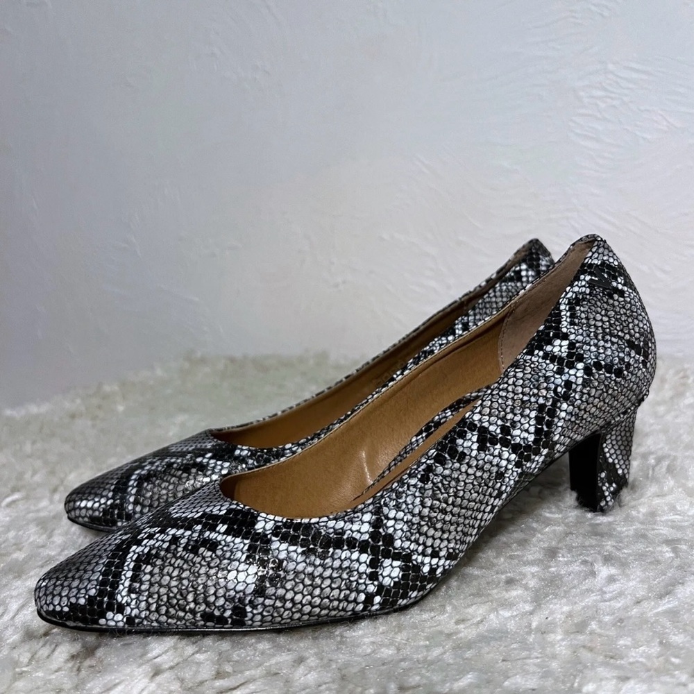 Snake-Print Black & White Pump